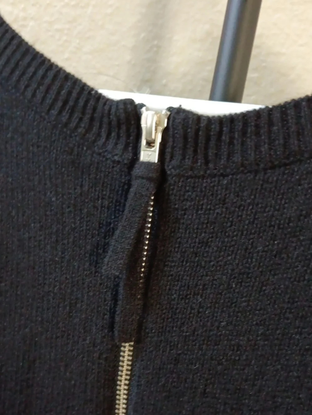 C BY BLOOMINGDALES..CASHMERE ZIP BACK..HI/LO TUNIC SWEATER..NEW!!! SIZE LARGE